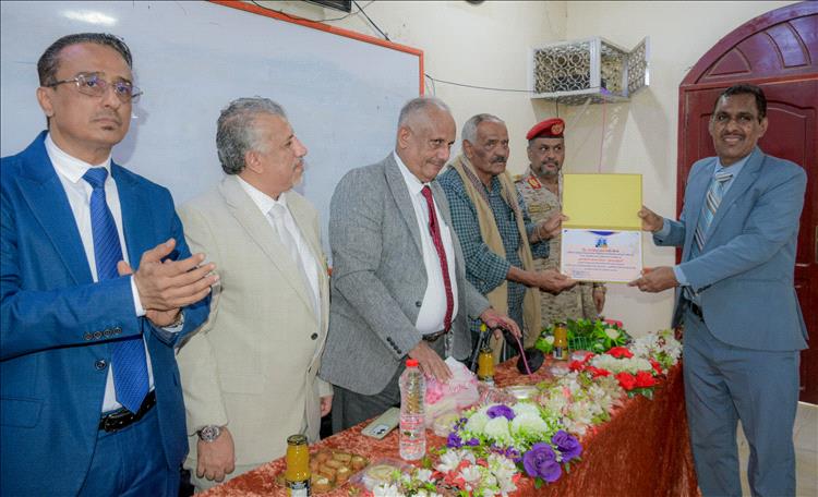 بحفاوة استثنائية… كلية اللغات بجامعة عدن تستقبل جموع المهنئين للدكتور الجعدني