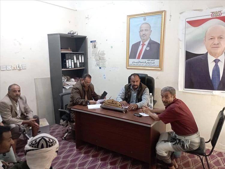 مدير عام قعطبة بكر الشاعري يبحث سبل بدء العمل في مشروع مجاري المركزي وادي شداد بمدينة قعطبة