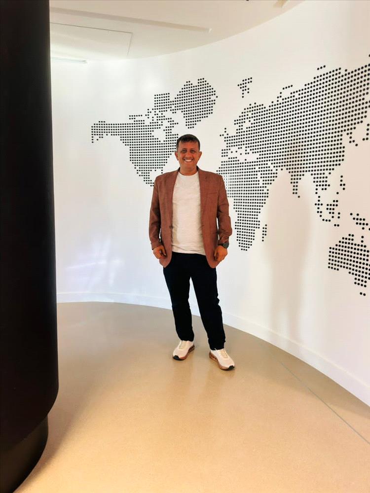 رئيس مؤسسة عدن الغد للإعلام يزور إذاعة مونتِه كارلو الدولية وقناة فرانس 24 في باريس