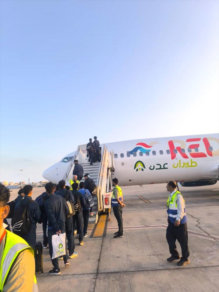 بعثة المنتخب الأولمبي تغادر عدن إلى القاهرة عبر طيران عدن في أجواء احتفائية