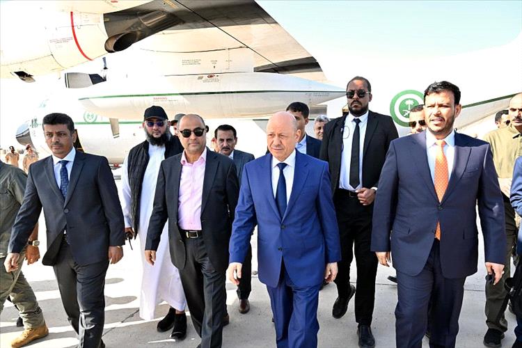 قيادي سابق في الانتقالي يحذّر من انزلاق البلاد إلى حكم سلطوي إن غابت الإرادة السياسية