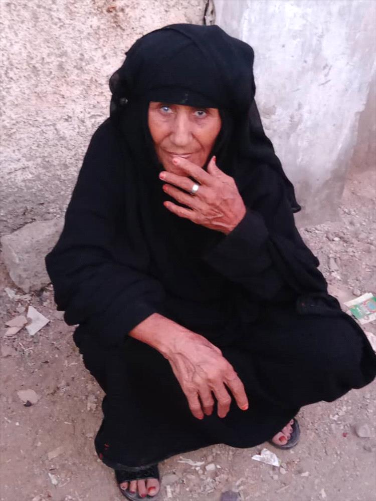 عجوز مسنّة تعاني من الزهايمر عُثر عليها في مديرية المنصورة بعدن