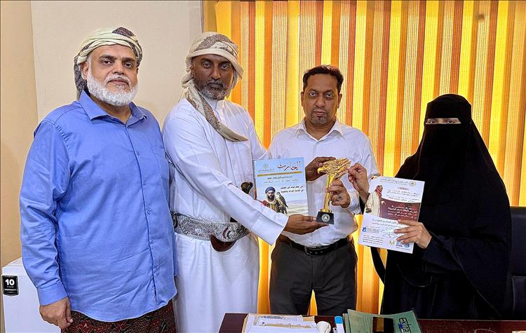 رئيس جمعية الصقور يزور فرع هيئة حماية البيئة بساحل حضرموت لبحث التعاون وحماية الموروث البيئي