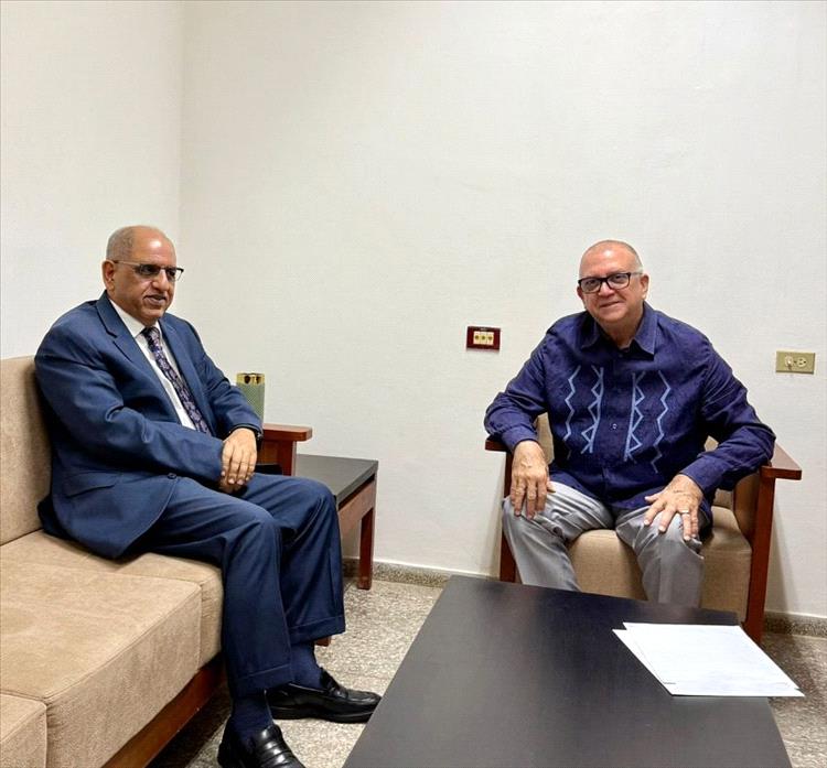 السفير ناشر يبحث مع مسؤول كوبي سبل تعزيز العلاقات الثنائية