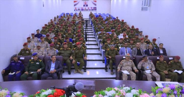 رئيس الأركان يشهد اختتام الندوة العلمية العسكرية الأولى بكلية القيادة والأركان