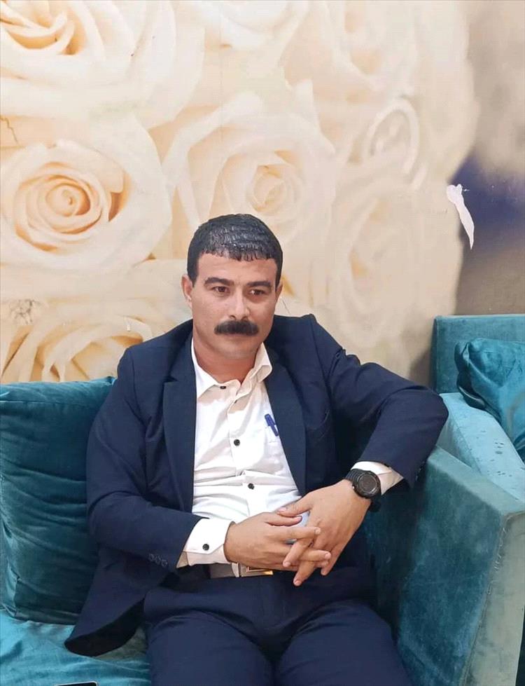 سلطان الاحمدي يشيد بدور مدير عام مديرية خنفر ويعتبره نموذجا في الإخلاص والتفاني