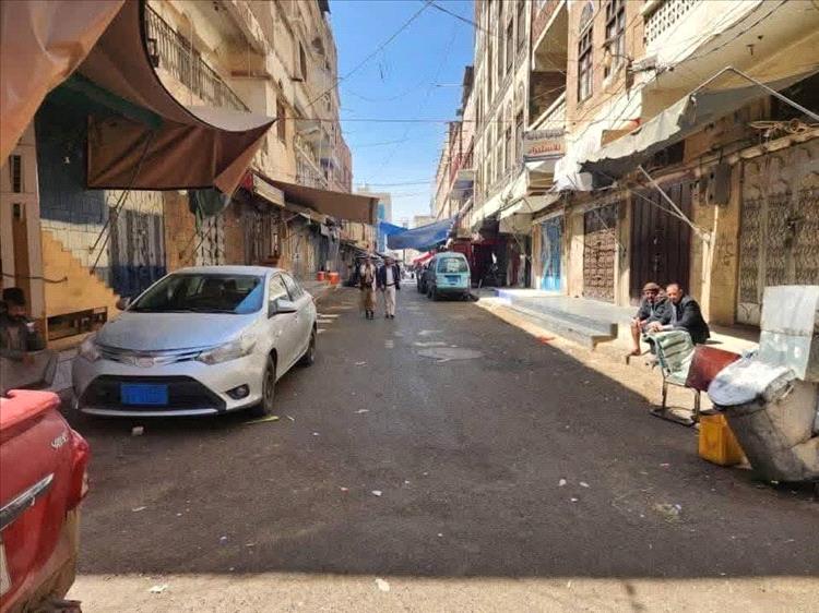 أكبر سوق ملابس في اليمن يغلي… تجار باب السلام يلوّحون بأول إضراب تجاري في تاريخ البلاد!