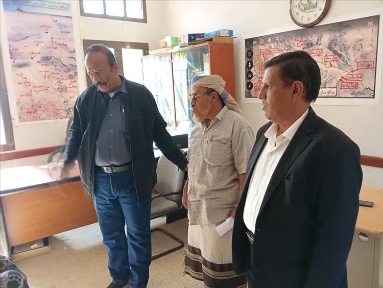 وكيل محافظ  شبوة  البابكري يزور مكتب التربية والتعليم في مديرية حبان للأطلاع على سير العملية التعليمية