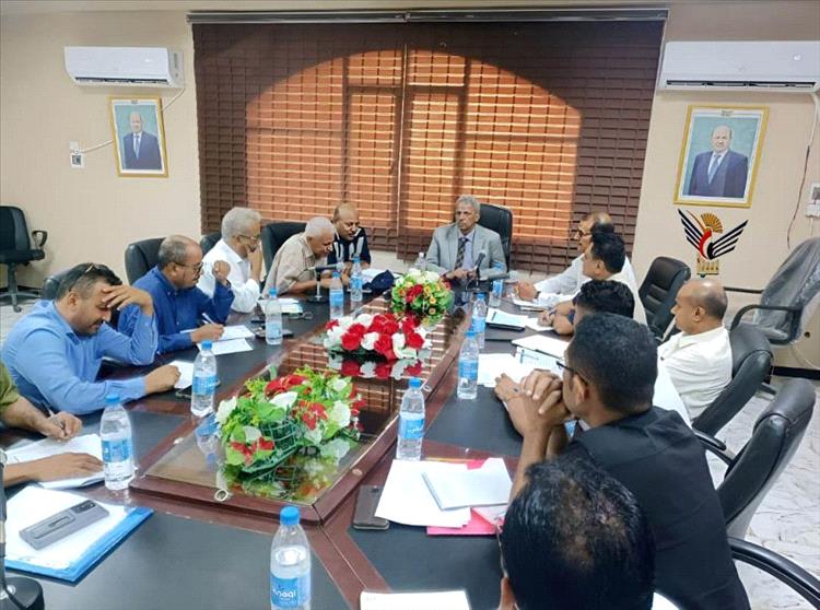 محافظ لحج يبحث مع المنظمات المحلية والدولية آليات تنفيذ المشاريع الجديدة بوادي تُبَن