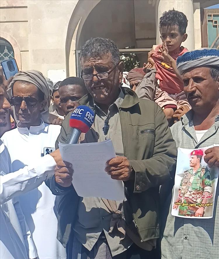 استياء شعبي للمحتجين في قضية الضابط قردع ورفاقه بسبب تماطل جلسات التقاضي في المحاكمة (بيان)