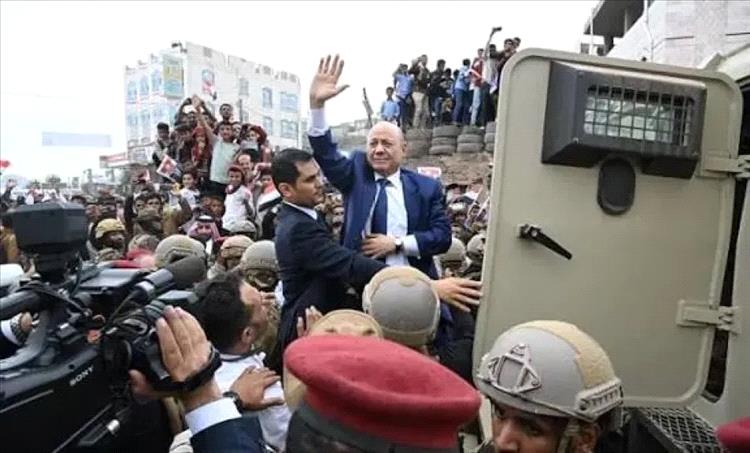 توجيهات عسكرية وأمنية من الرئيس العليمي بعد تعرض محافظ تعز لمحاولة اغتيال