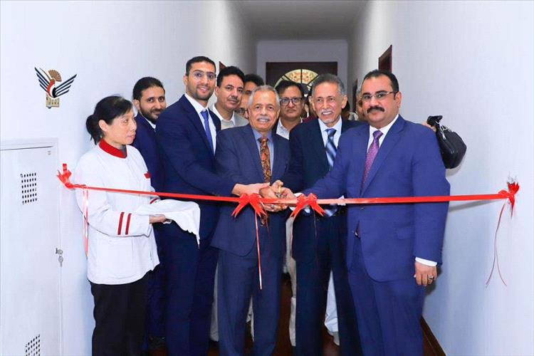 وكيل وزارة الخارجية يدشّن المركز الآلي لإصدار الجوازات في سفارة اليمن بالصين