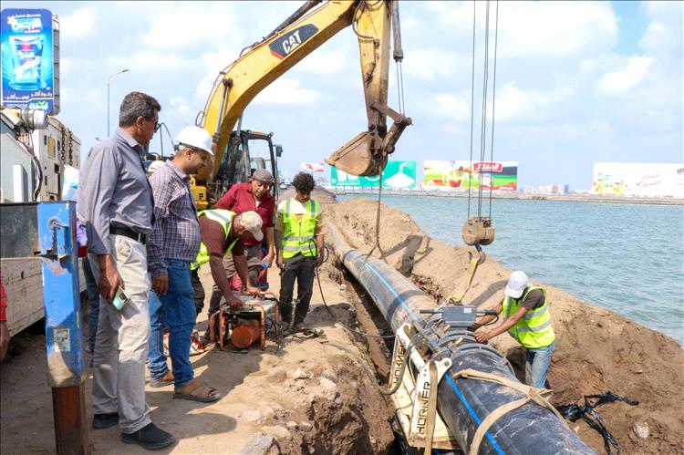 بدء أعمال ربط أنابيب مشروع إعادة تأهيل أجزاء من خط الضخ الرئيسي في الخط البحري