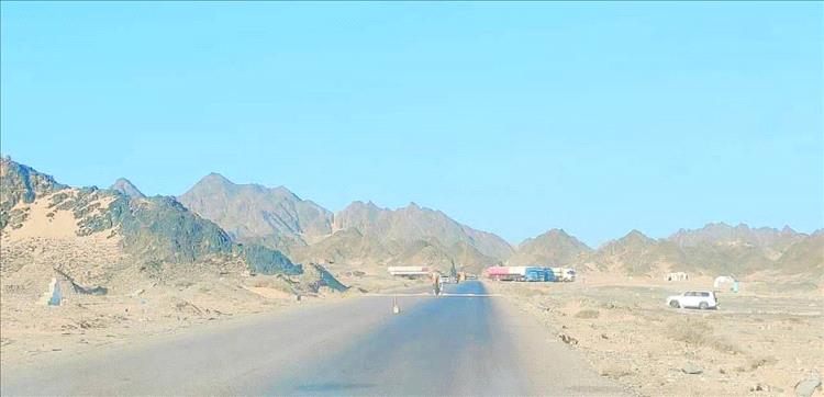 مصدر محلي: حلف قبائل حضرموت ينسحب من نقطة أمنية غرب المكلا