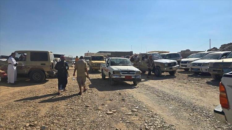 تدفّق المئات إلى هضبة حضرموت تلبيةً لدعوة الشيخ عمرو بن حبريش لعقد اجتماع حاسم