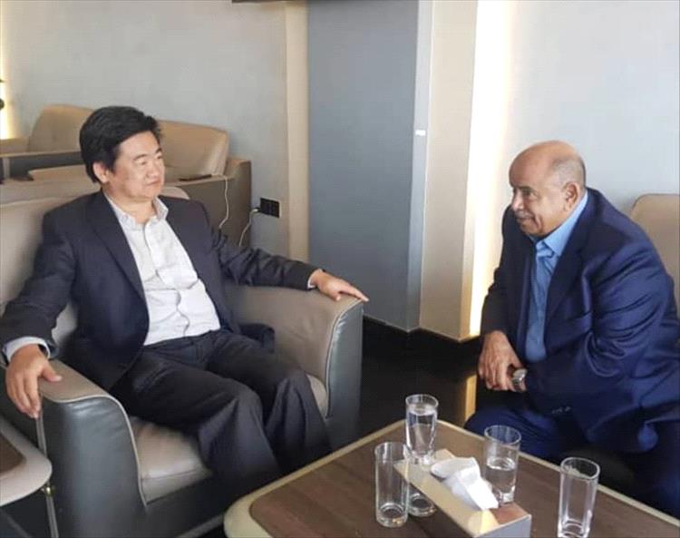 ​محافظ حضرموت يبحث مع القائم بأعمال السفير الصيني تعزيز الشراكة التنموية وأولوية الاستقرار لاستقطاب الاستثمار