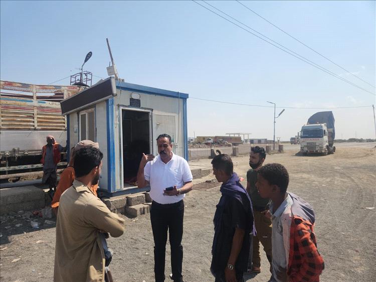 رئيس مجلس إدارة صندوق صيانة الطرق والجسور يطّلع على أعمال محطة العند بلحج ويشدّد على ضبط أوزان الشاحنات