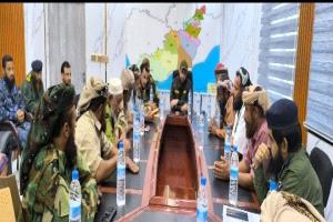 مدير أمن لحج يعقد اجتماعًا موسعًا مع مشائخ العند لاحتواء تداعيات الحادثة الأمنية الأخيرة