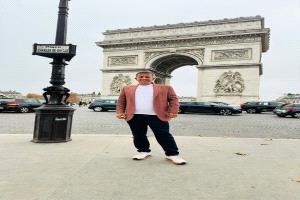 رئيس تحرير صحيفة عدن الغد يصل فرنسا بدعوة رسمية من الحكومة والسفارة الفرنسية