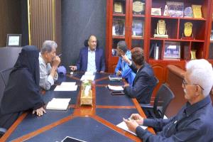 نائب وزير الصناعة والتجارة يترأس اجتماعاً لمناقشة ضبط إيقاع الأسعار واستقرار الأسواق