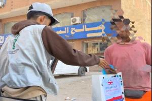 مبادرة روح توزع كسوة للمحتاجين في عدن بدعم من محل البيت البريطاني