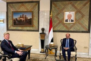 غروندبرغ يتحرك دبلوماسيًا بين الرياض وأبوظبي ويطالب الحوثيين بالإفراج عن موظفي الأمم المتحدة