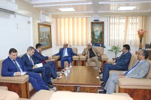 محافظ البنك المركزي يناقش وسائل تعزيز التواصل بين المؤسستين النقديتين اليمنية والروسية