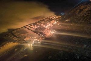 مأساة مروّعة في طريق العرقوب بأبين.. احتراق باص نقل جماعي بعد اصطدامه بسيارة “فوكسي” ومصرع عدد من الركاب