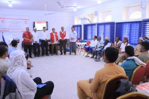 بدء دورتين تدريبية في الإسعافات الأولية للمرشدين الصحيين بمدارس التعليم العام بمديرية سيئون