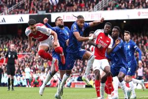 مقعد الصدارة يؤمن انتصار آرسنال.. والخماسية تهدد سلسلة تشيلسي