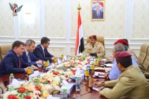 وزير الدفاع يبحث مع السفير الروسي مستجدات الأوضاع في اليمن  وتعزيز التعاون الدفاعي