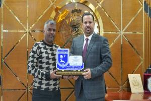 نادي تضامن حضرموت يكرّم المؤسسة الاقتصادية اليمنية تقديرًا لدعمها الرياضي