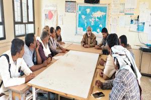 السلطة المحلية بمديرية جيشان تلتقي بالضابط الميداني لمنظمة كير