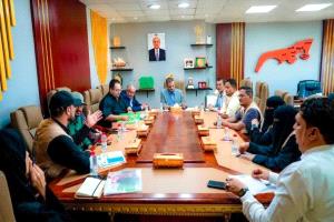 محافظ العاصمة عدن يشدد على تكاتف الجهود لحماية البيئة والأراضي الرطبة ومواجهة تغيّر المناخ