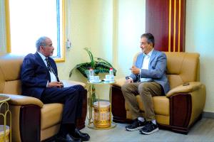 الفريق محمود الصُبيحي ومحافظ عدن يبحثان مشاريع التنمية والأوضاع الأمنية في العاصمة