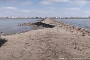 استحداثات داخل أحواض الملح بعدن.. مصدر رسمي يوضح الهدف الحقيقي للأعمال الجارية