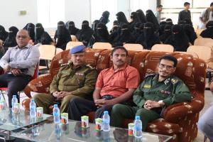 محاضرة توعوية حول جرائم الابتزاز الإلكتروني بكلية المجتمع سيئون