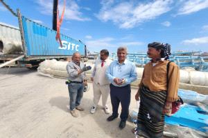 وصول أولى تجهيزات حديقة عدن الكبرى في خورمكسر