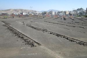تواصل الأعمال الإنشائية في مشروع تعشيب ملاعب نادي الصقر بتعز
