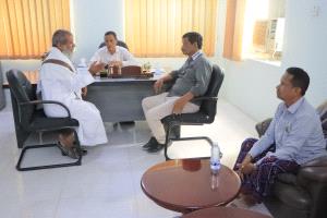 العمودي والصاري يناقشان احتياجات الخدمات الصحية بمديرية زمخ ومنوخ الصحراوية