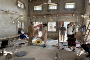 مدير عام مديرية صيرة يتفقد مشروع تأهيل وترميم مبنى نادي التلال الرياضي