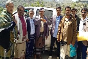 ولي أمر من سرار يافع يهدي نجله سيارة لحصوله على المركز الأول في الثانوية العامة