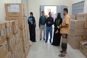 فريق من البرنامج الوطني الإمداد الدوائي بوزارة الصحة يتفقد سير العمل بمستودعات ومخازن التموين الدوائي بلحج