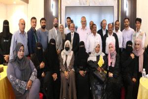 قطاع السكان و"المؤسسة الطبية الميدانية" يطلقان دليلي الخدمات والتدريب لصحة الشباب في عدن