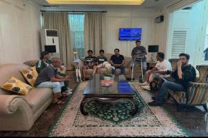 بلفقيه يلتقي بعثة المنتخب اليمني لكرة القدم المشارك في تصفيات آسيا الموهل