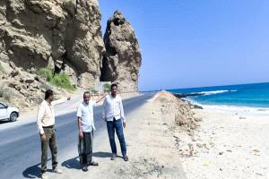 استكمال أعمال صيانة وردميات حواف الخط الدولي موقع الرضم - الشقين