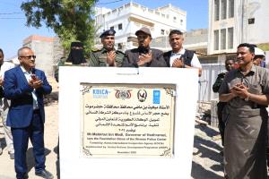 محافظ حضرموت  يضع حجر الأساس لمركز الشرطة النسائي النموذجي بمدينة المكلا لتعزيز الأمن الاجتماعي