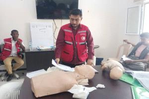 إختتام الدورة التدريبية حول الإسعافات الأولية بجمعية الهلال الأحمر اليمني بزنجبار