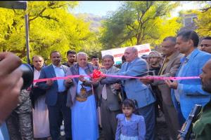 وكيل أول محافظة تعز يفتتح طريق كوكب المعافر القرف سامع