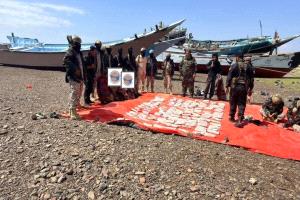 الحملة الأمنية بمديرية المضاربة ورأس العارة تضبط قارباً يحمل 600 ألف قرص كبتاجون